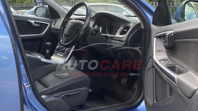 Volvo V60 BUSINESS EDITION D2